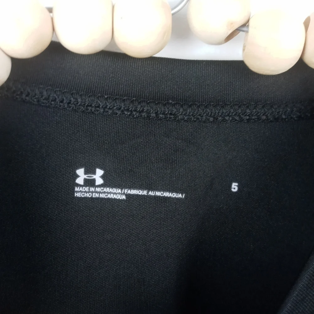 Under Armour boys size 5 black red white baseball design top crewneck